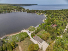 Lakeside Retreat With Hot Tub & Dock
